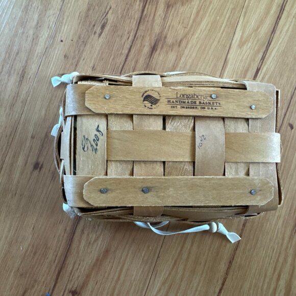 LONGABERGER 2001 BASKET w/BOTANICAL LINER & LEATHER HANDLES - Picture 3 of 3